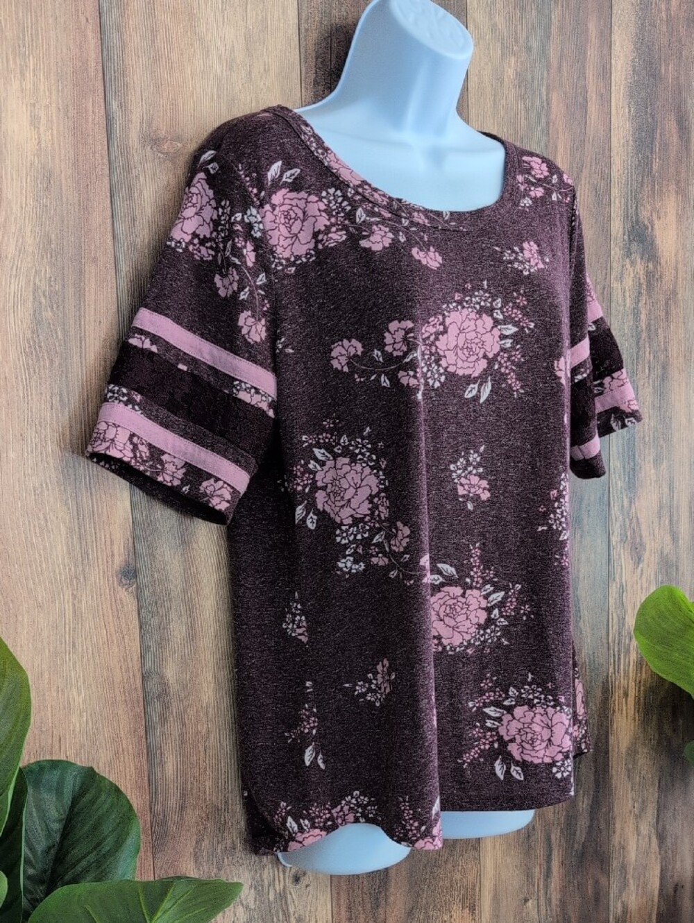 Maurices 24/7 Floral Short Sleeve Knit Lace Sleeve Detail Top L 593A - Picture 2 of 6